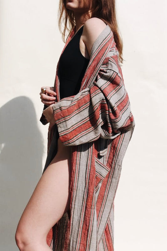 keyla with terra robe from the side