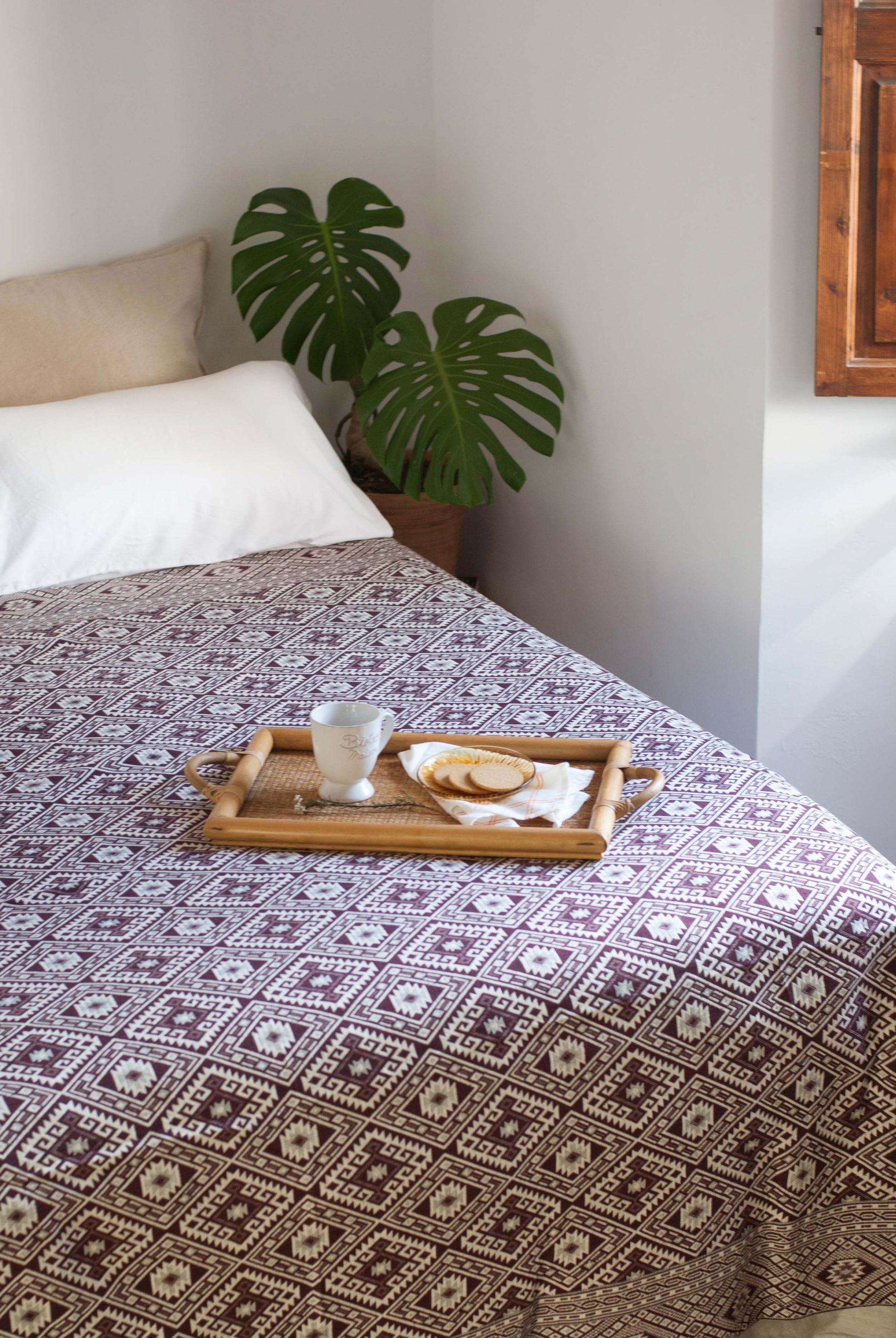 uttu burgundy as a bedspread